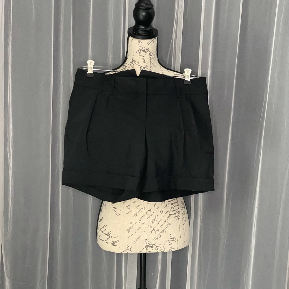 Express women’s black dress shorts Size 6